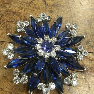 Vintage Kramer RHINESTONE Brooch